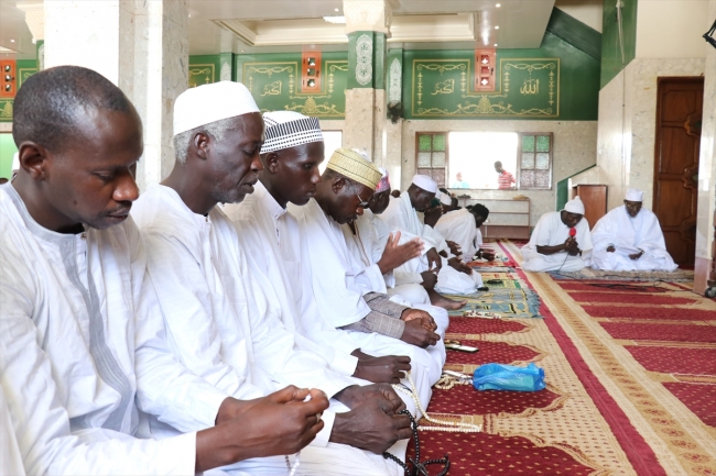 Atlas Okyanusu kıyısındaki İlahiyat Camii'nde "beyaz cuma" geleneği